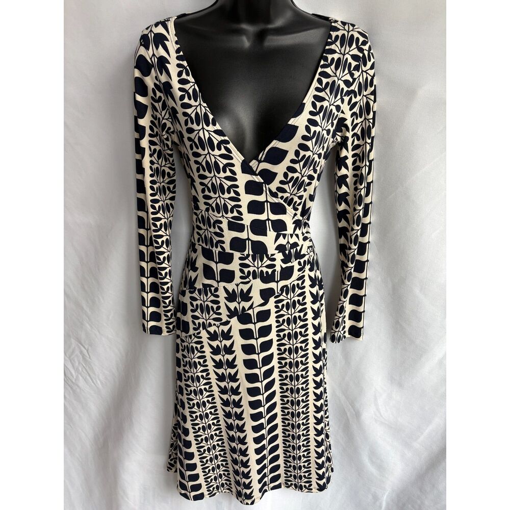 Rosebud Wrap Dress Cream Navy Size S Geometric Classy Feminine Church Brunch